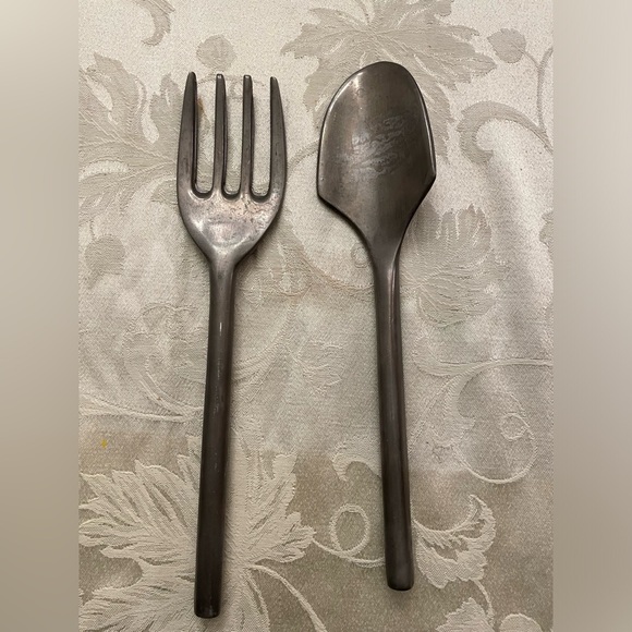 CrabTree & Evelyn Metal Salad Serving Set - Picture 2 of 3